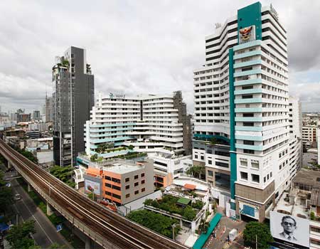 Main building phyathai 2 hospital bangkok