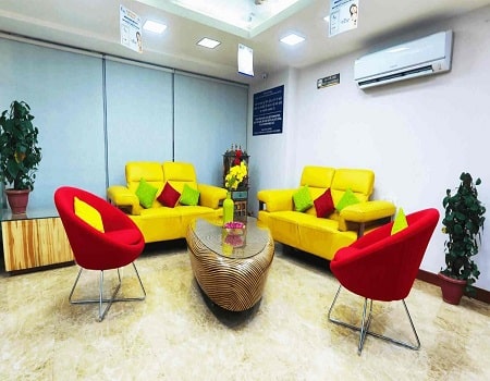 Medicover noida sitting area min