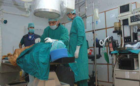 Rockland hospital doctors performing task