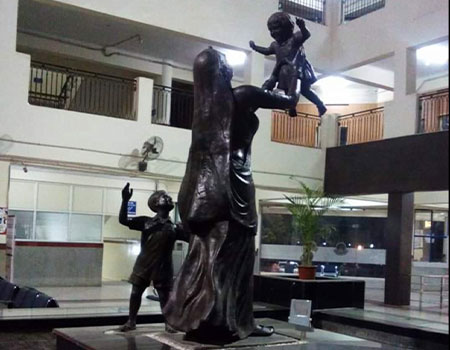 Statues mg hospital jaipur